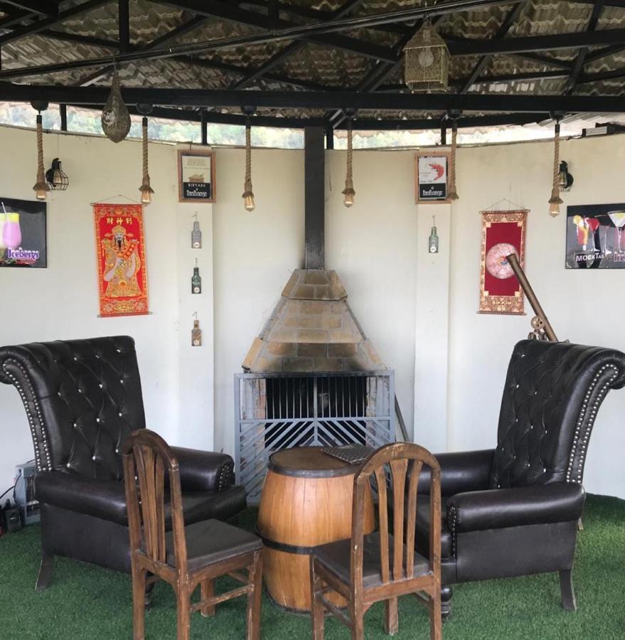 Icebergs Mussoorie - A Boutique Stay And 24 Hrs Roof Top Cafe Exterior foto
