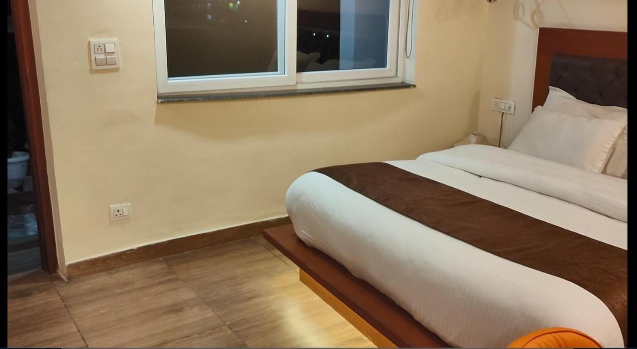 Icebergs Mussoorie - A Boutique Stay And 24 Hrs Roof Top Cafe Exterior foto