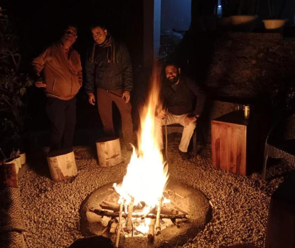 Icebergs Mussoorie - A Boutique Stay And 24 Hrs Roof Top Cafe Exterior foto