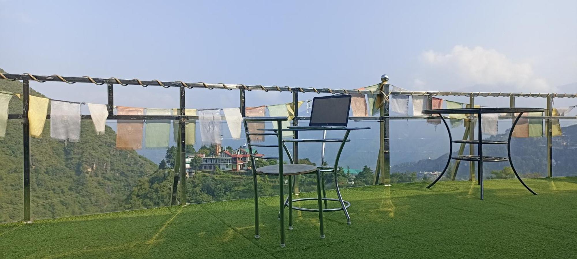 Icebergs Mussoorie - A Boutique Stay And 24 Hrs Roof Top Cafe Exterior foto