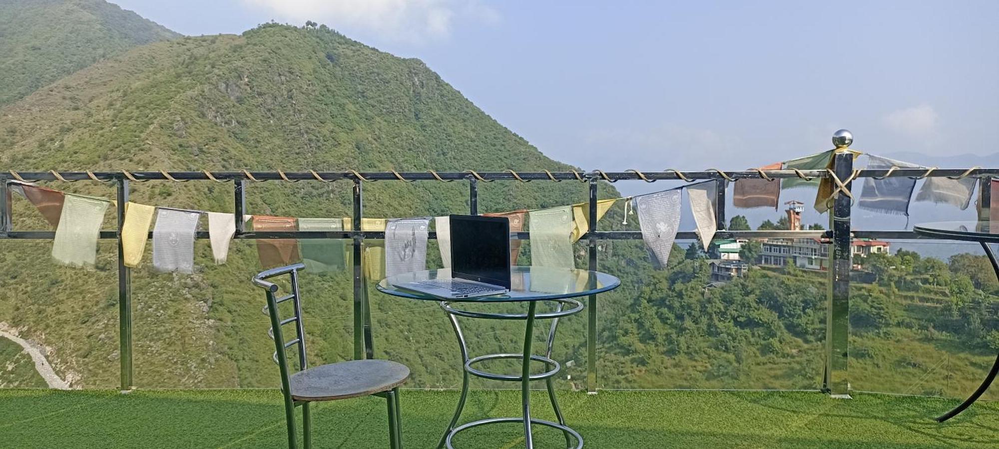 Icebergs Mussoorie - A Boutique Stay And 24 Hrs Roof Top Cafe Exterior foto