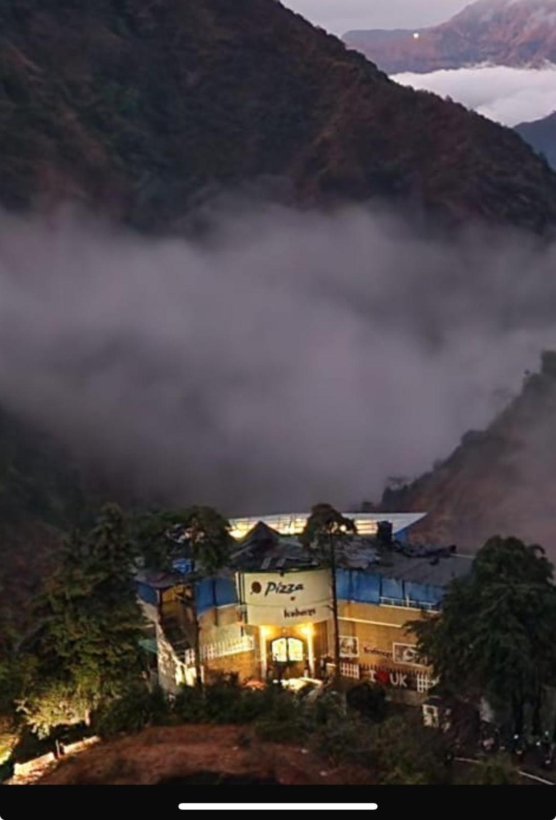 Icebergs Mussoorie - A Boutique Stay And 24 Hrs Roof Top Cafe Exterior foto